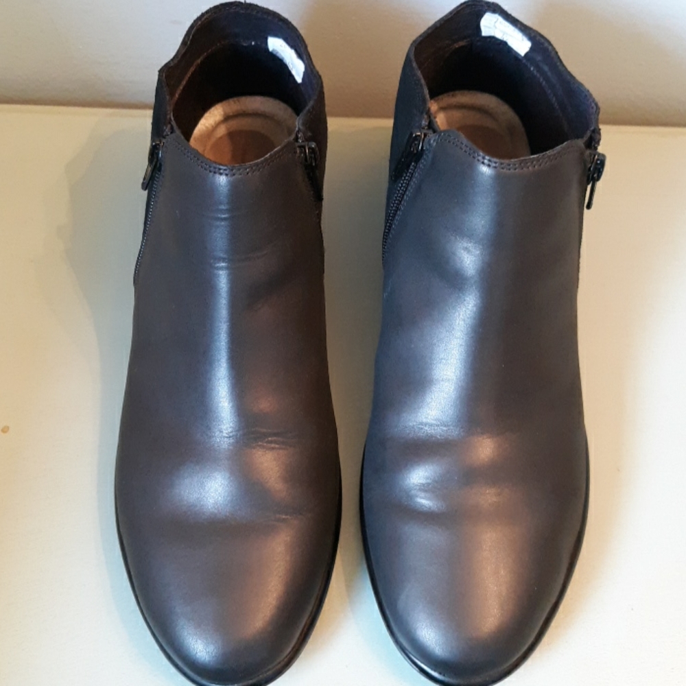 EUC Naot Leather and Suede Ankle Boots